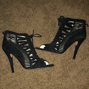 BARELY WORN NINE WEST LACE UP HEELS